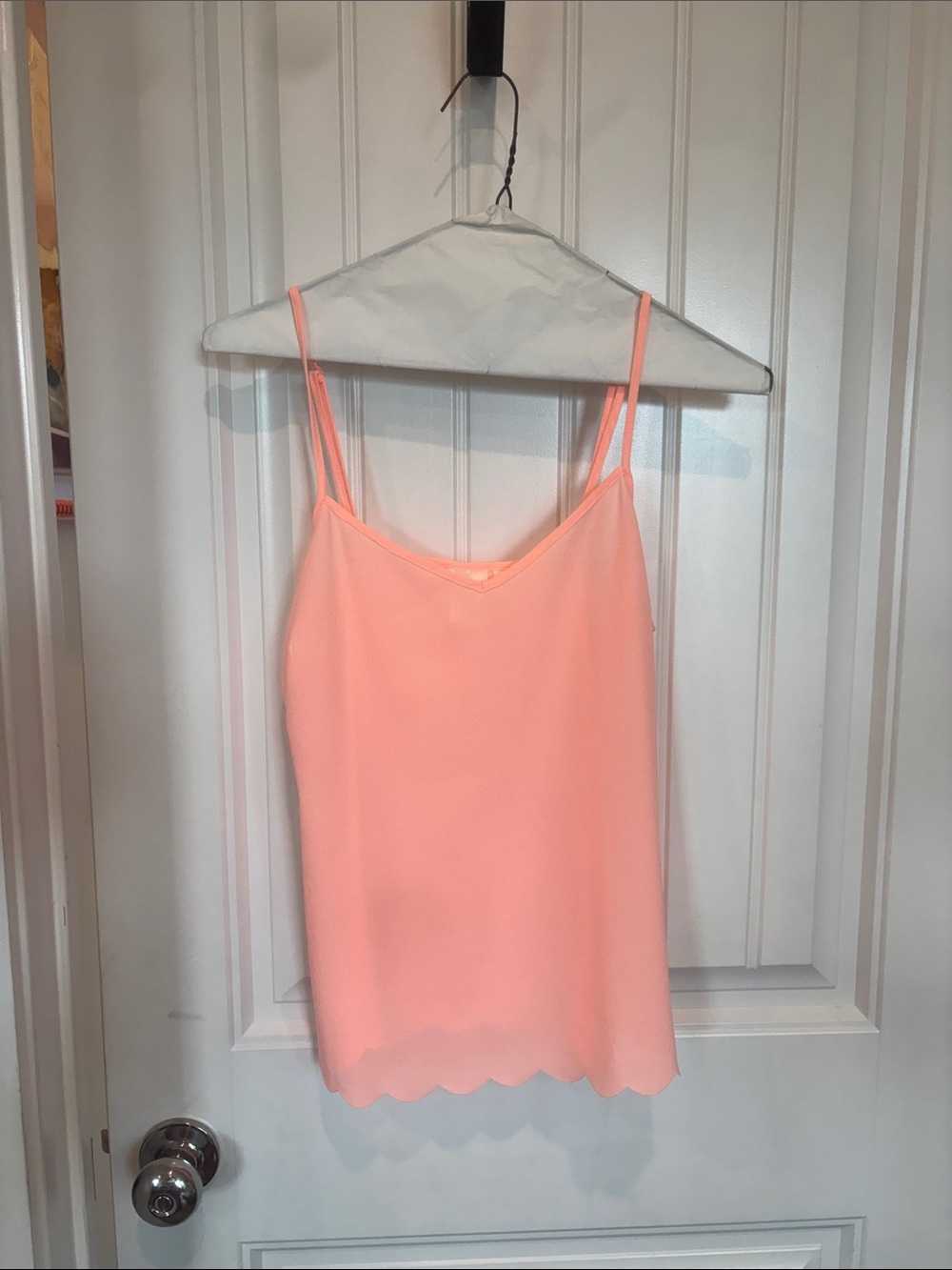 Women’s Scallop-Hem Cami Top in Coral Pink